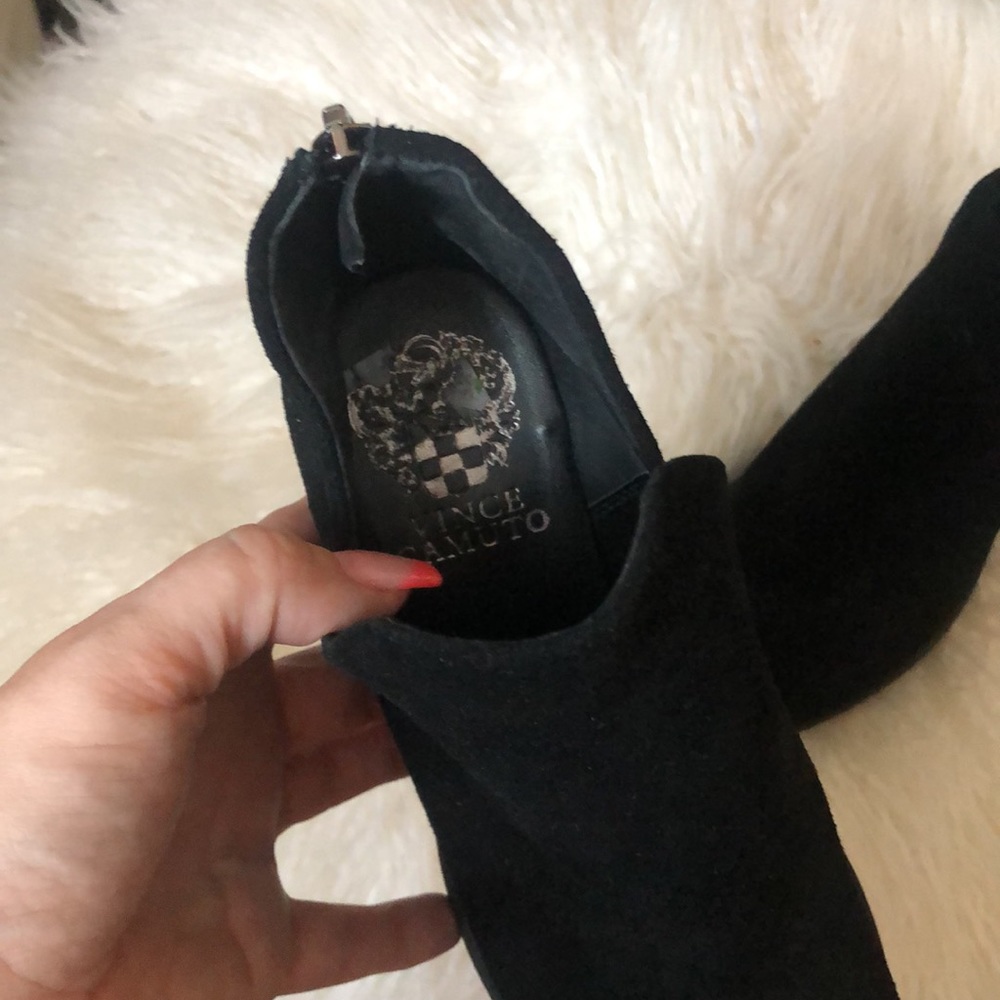 VINCE CAMUTO GWELONA Black Genuine Suede BOOTIES - Picture 8 of 13